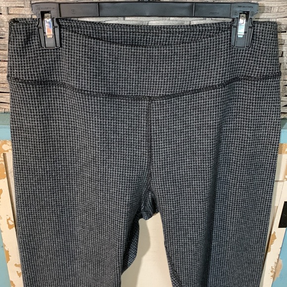 Kyodan Black/Gray Houndstooth Leggings. Size Large - Picture 2 of 7